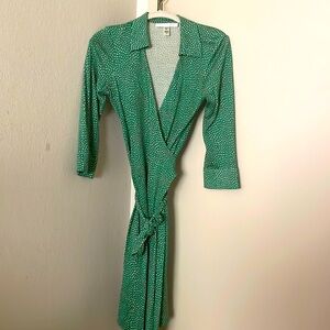 Size 8 gorgeous Diane vonFurstenberg green wrap dress. Vintage label.